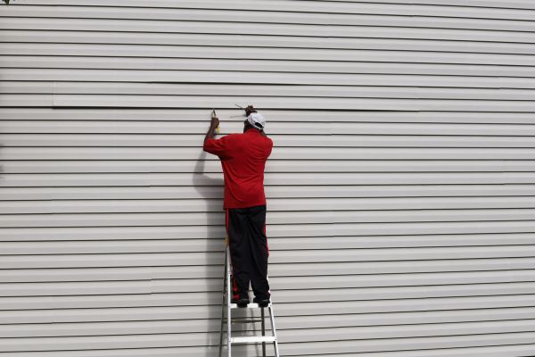 Cost of Loose Siding Repair in South Zanesville